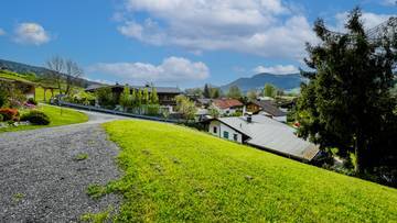 Thumbnail von Vacant plot of land in a sunny, peaceful location