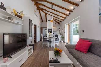Thumbnail von Detached bungalow with swimming pool and sea view