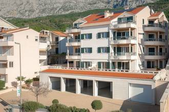 Thumbnail von Modern apartment building with sea view and 16 residential units, Makarska Riviera