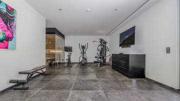 Thumbnail von Luxury villa with a secondary residence in an unobstructed prime location