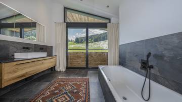 Thumbnail von Luxury villa with a secondary residence in an unobstructed prime location