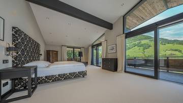 Thumbnail von Luxury villa with a secondary residence in an unobstructed prime location
