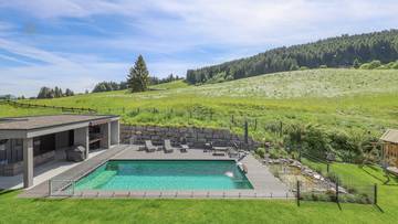 Thumbnail von Luxury villa with a secondary residence in an unobstructed prime location