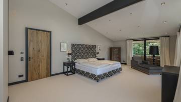 Thumbnail von Luxury villa with a secondary residence in an unobstructed prime location