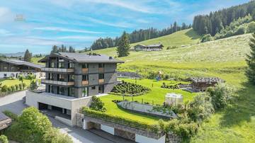 Thumbnail von Luxury villa with a secondary residence in an unobstructed prime location