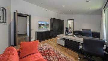 Thumbnail von Luxury villa with a secondary residence in an unobstructed prime location