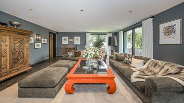 Thumbnail von Luxury villa with a secondary residence in an unobstructed prime location