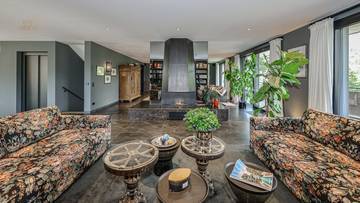 Thumbnail von Luxury villa with a secondary residence in an unobstructed prime location