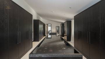 Thumbnail von Luxury villa with a secondary residence in an unobstructed prime location