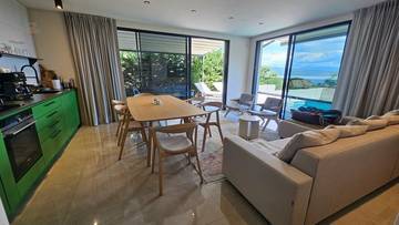 Thumbnail von Modern ground-floor apartment with pool, garden, and sea view