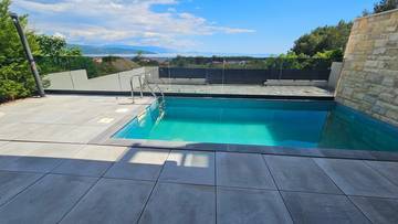 Thumbnail von Modern ground-floor apartment with pool, garden, and sea view