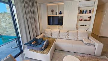 Thumbnail von Modern ground-floor apartment with pool, garden, and sea view