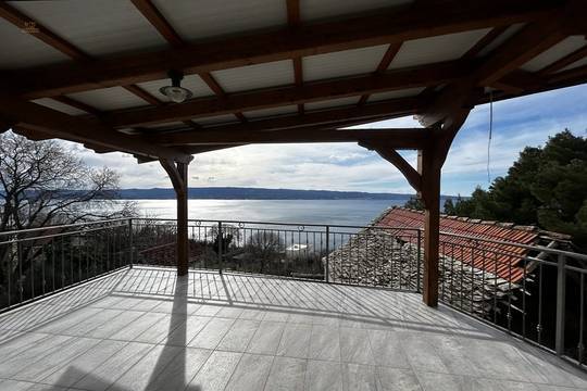 Renoviertes Steinhaus mit Meerblick und Garten