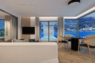 Thumbnail von Luxury apartment with pool, garden, and sea view
