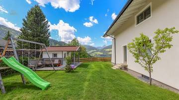 Thumbnail von High-quality two-family house in an unobstructed view location