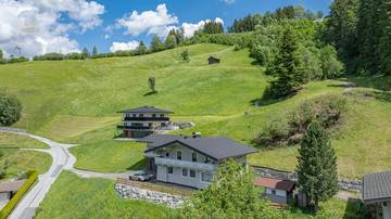 Thumbnail von High-quality two-family house in an unobstructed view location