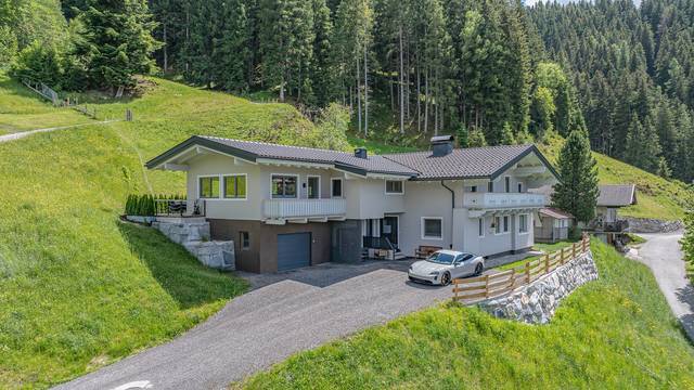 Hochwertiges Zweifamilienhaus in unverbaubarer Aussichtslage
