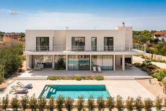 Thumbnail von Modern luxury villa with pool and sea view