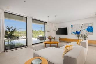 Thumbnail von Modern luxury villa with pool and sea view