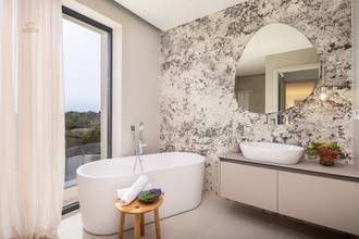 Thumbnail von Modern luxury villa with pool and sea view