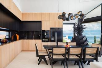 Thumbnail von Modern villa with sea view, swimming pool, and Jacuzzi