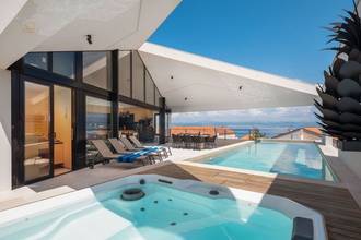 Thumbnail von Modern villa with sea view, swimming pool, and Jacuzzi