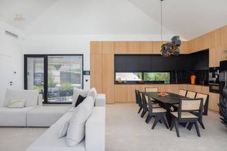 Thumbnail von Modern villa with sea view, swimming pool, and Jacuzzi