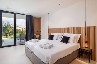 Thumbnail von Modern villa with sea view, swimming pool, and Jacuzzi