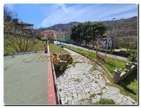 Thumbnail von Detached villa with private park and panoramic terrace to renovate with spacious living space