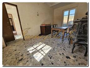 Thumbnail von Detached villa with private park and panoramic terrace to renovate with spacious living space