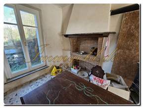 Thumbnail von Detached villa with private park and panoramic terrace to renovate with spacious living space