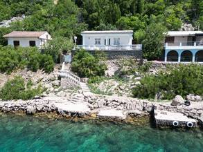 Thumbnail von House in the first row by the sea with a large terrace and sea view