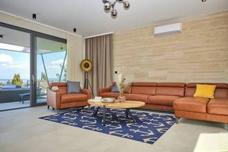 Thumbnail von Modern luxury villa with heated pool and sea view