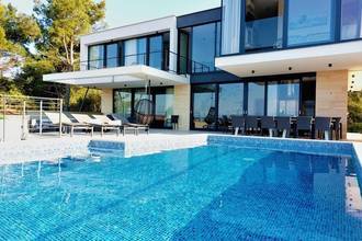 Thumbnail von Modern luxury villa with heated pool and sea view