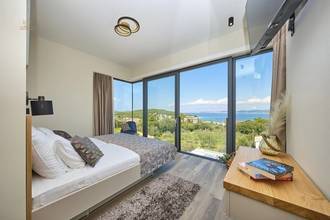 Thumbnail von Modern luxury villa with heated pool and sea view