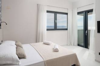 Thumbnail von Newly built villa with infinity pool and sea view