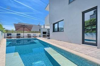 Thumbnail von Modern luxury villa with heated pool and sea view