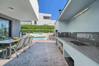 Thumbnail von Modern luxury villa with heated pool and sea view