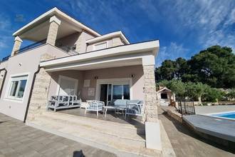 Thumbnail von Mediterranean villa with swimming pool and sea view