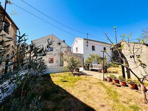 Thumbnail von Two renovated stone houses with courtyard and garden in Nevidjane, Pasman
