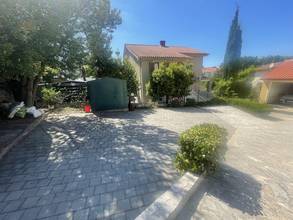 Thumbnail von Detached house with three apartments, garden, and garage