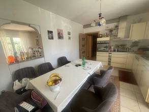 Thumbnail von Detached house with three apartments, garden, and garage