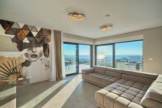 Thumbnail von Luxury villa with swimming pool and sea view