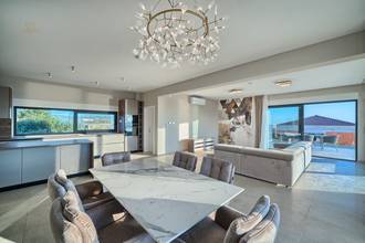 Thumbnail von Luxury villa with swimming pool and sea view