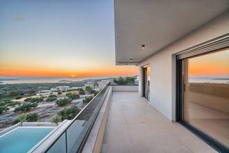 Thumbnail von Luxury villa with swimming pool and sea view