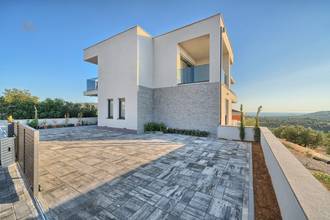 Thumbnail von Luxury villa with swimming pool and sea view