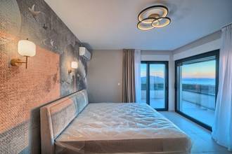 Thumbnail von Luxury villa with swimming pool and sea view