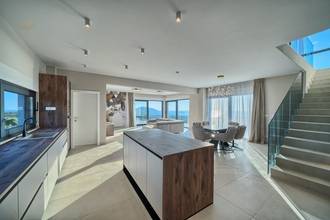 Thumbnail von Luxury villa with swimming pool and sea view
