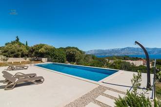 Thumbnail von Modern house with heated pool and sea view