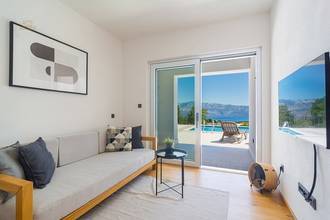 Thumbnail von Modern house with heated pool and sea view